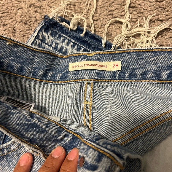 Levi's Women's Ribcage Straight Ankle Jeans, Light Indigo Destructed, 28 - Picture 3 of 6